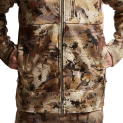 'Sitka' Men's Traverse Jacket - Waterfowl : Waterfowl Marsh -Outland Style Shop IMG SITKA WL 2022 600028 WL Traverse Jacket Optifade Waterfowl 592p Studio 03939 1024x1024@2x