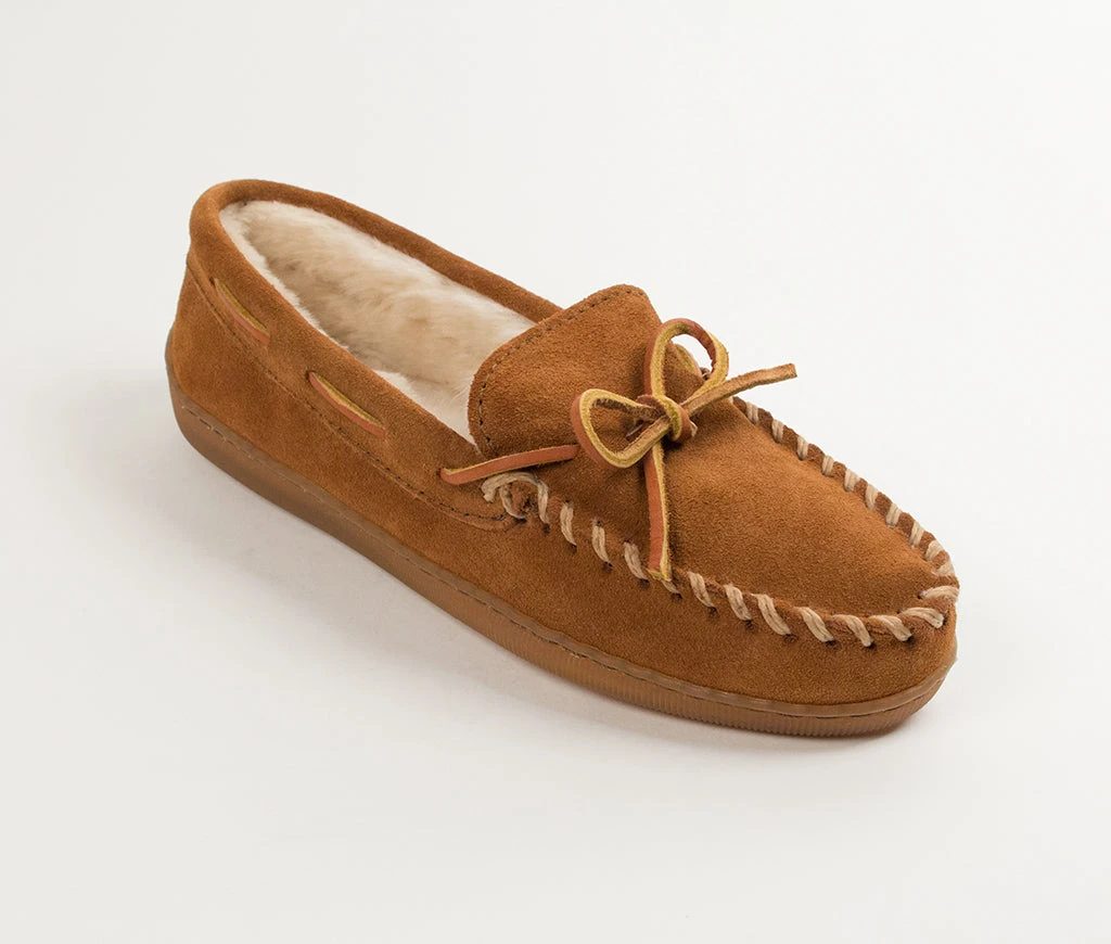 'Minnetonka' Men's Pile Lined Hardsole Moc Slipper - Brown 1 'Minnetonka' Men's Pile Lined Hardsole Moc Slipper - Brown